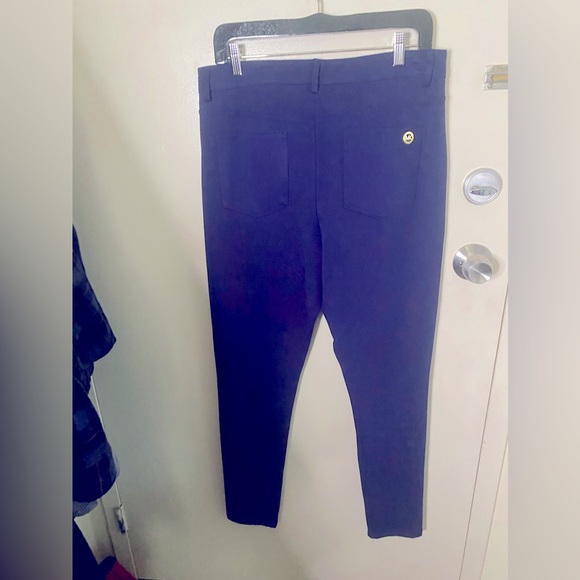 NWT. Women’s Michael Kors Pants - Picture 3 of 4